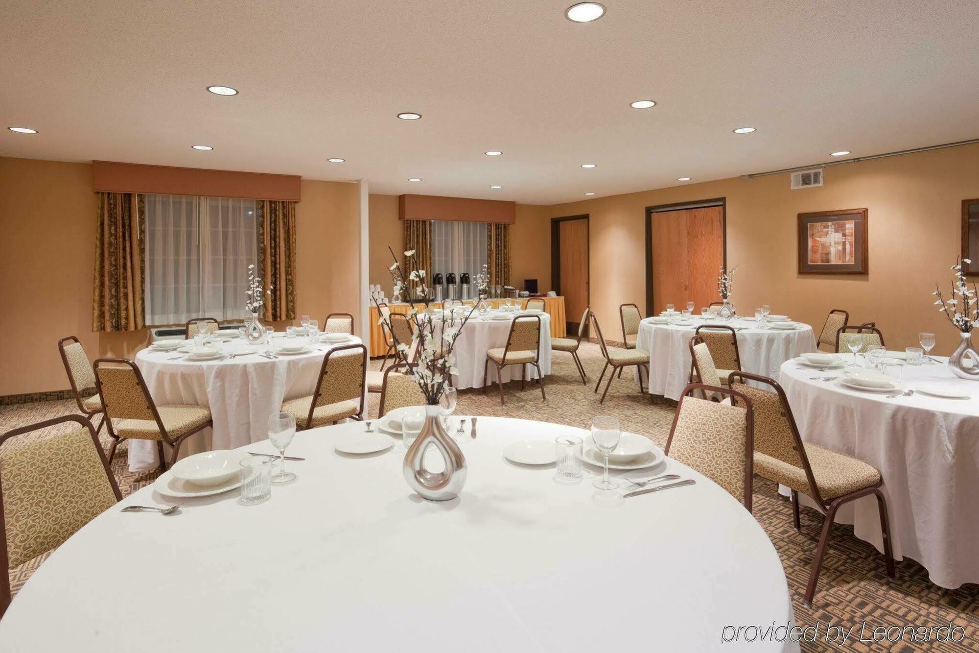 ฮอลิเดย์ อินน์ เอ็กซ์เพรส โฮเต็ล แอนด์ สวีท ลิเวอร์มอร์ ร้านอาหาร รูปภาพ